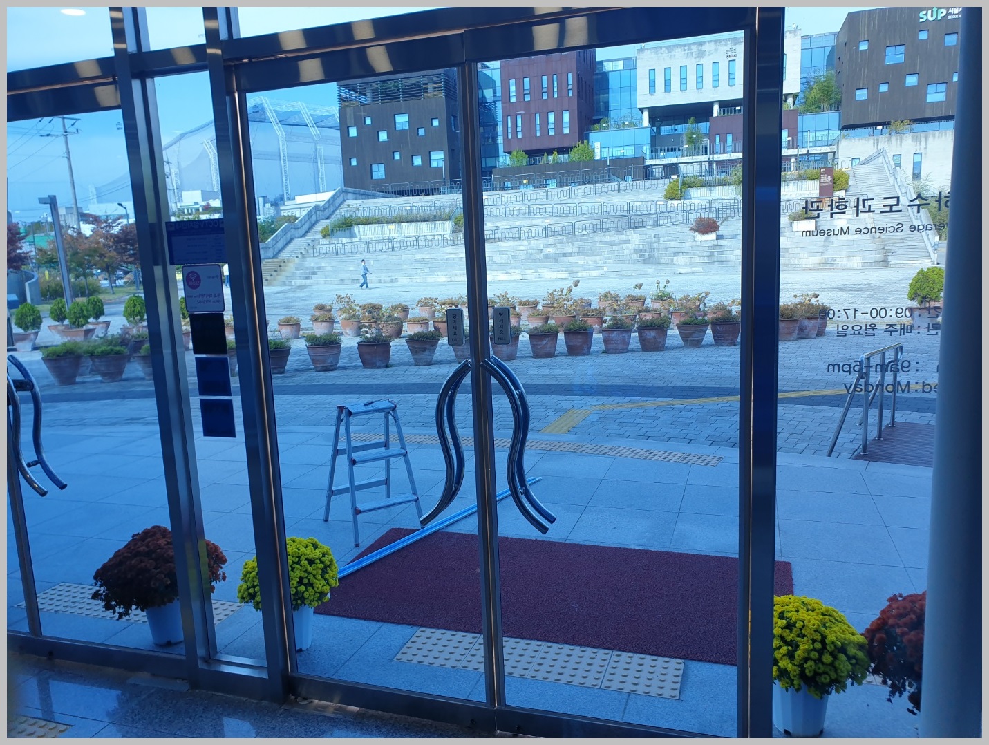 김포,일산 강화유리문 수리 후 안전하고 부드럽게 작동하는 강화도어