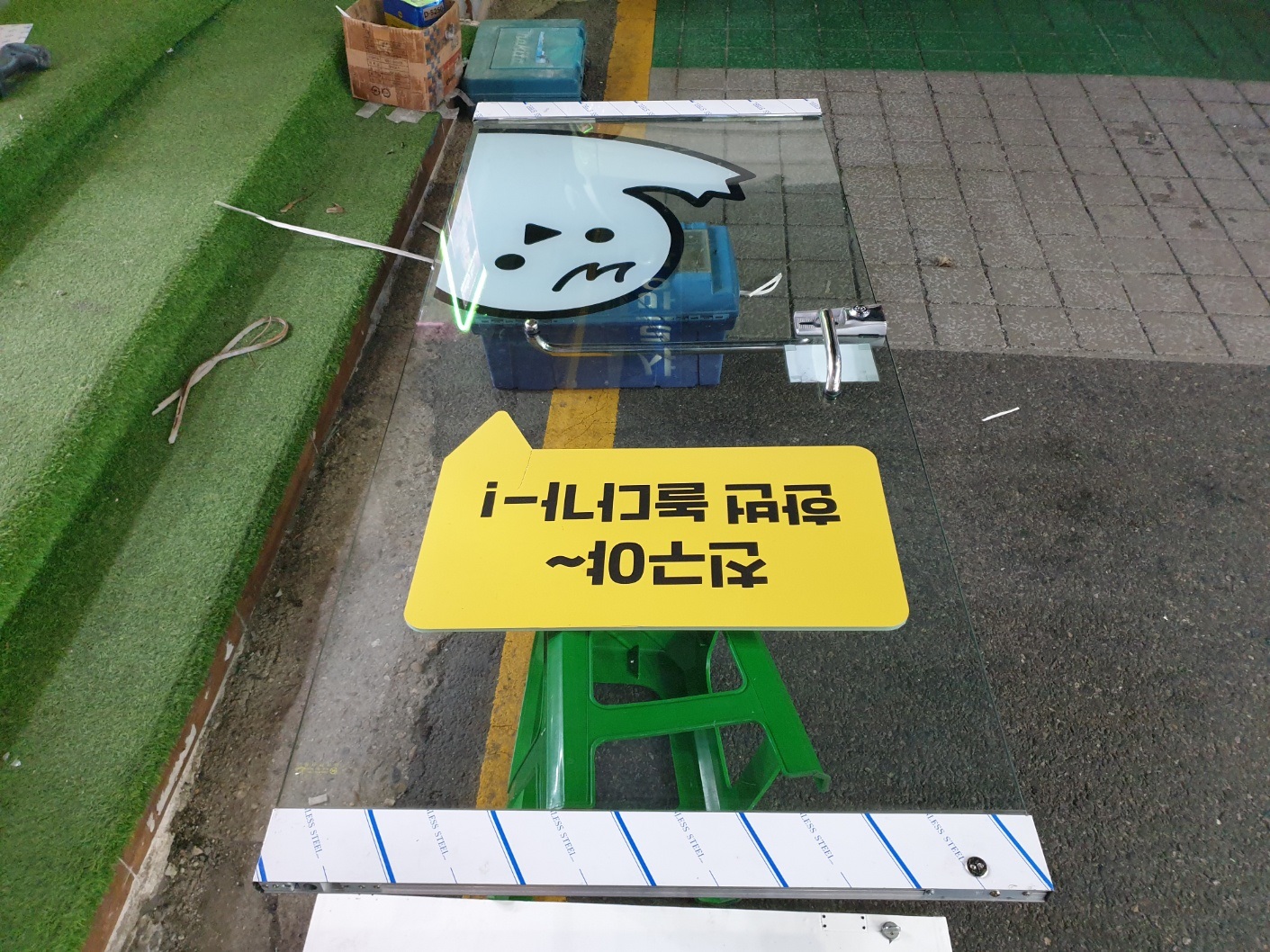 깔끔하게 교체 시공이 완료된 주엽동 상가 강화도어