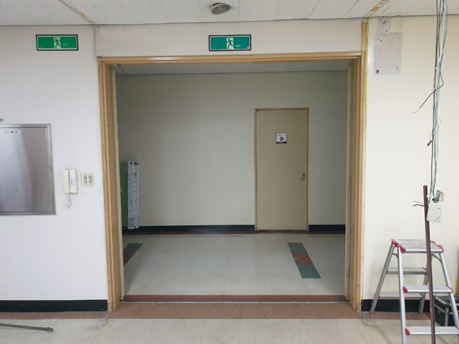기존 방화문이 있던 출입구 공간