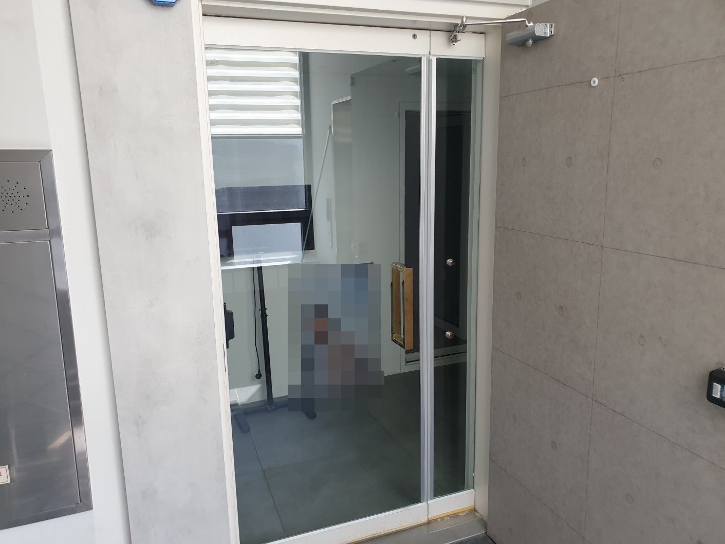 양쪽 모두 손보호대 교체가 완료된 모습