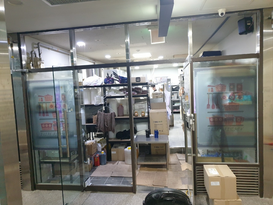 내부에서 바라본 시공 완료 후 모습, 환기가 잘 될 것 같다