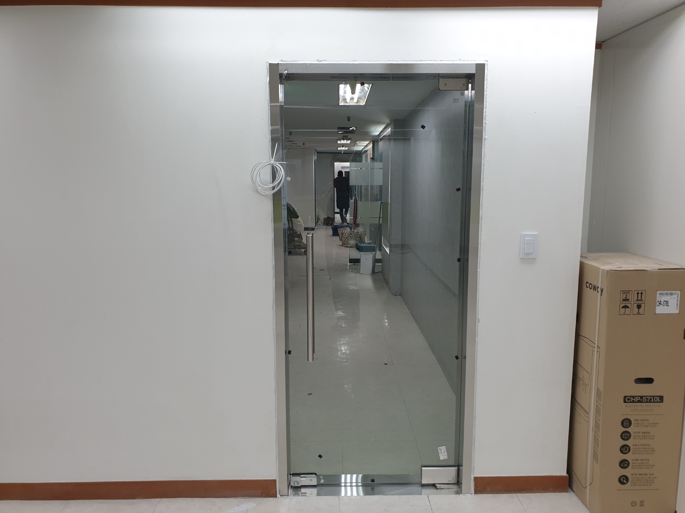 마포구 사무실 상가 출입문 고장, 깔끔한 강화도어 신규 시공 후기 강화도어 하단 프레임