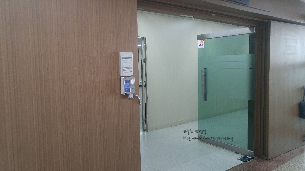 일산 정발산동 사무실 강화도어, 쿵! 닫히는 문 힌지 교체 후기 두 개의 문 전체 모습