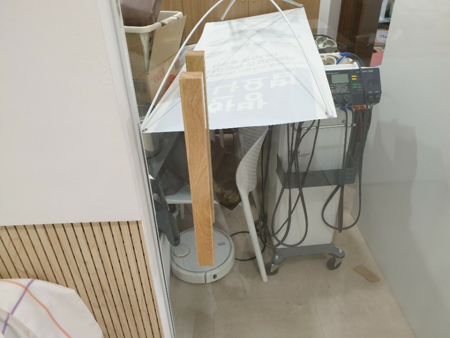 ㄱ자 꺾이는 부분의 정교한 유리 시공
