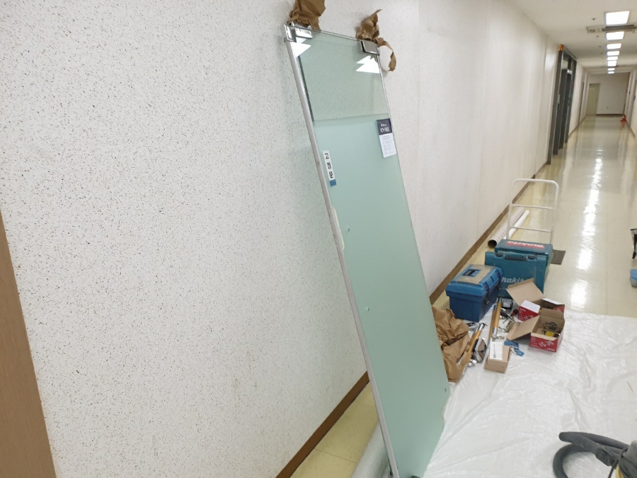 경기도 고양시 덕양구 사무실 출입문 강화도어 설치, 틀어진 양개도어 완벽 교체 후기 새 힌지와 강화도어, 번호키까지 완벽하게 설치된 모습