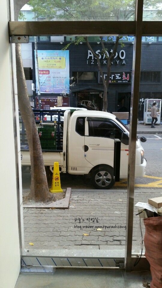 일산 정발산동 상가 출입문 고장 - 강화도어 및 힌지 전체 교체 후기 새로운 힌지 케이스와 힌지로 교체 완료된 모습