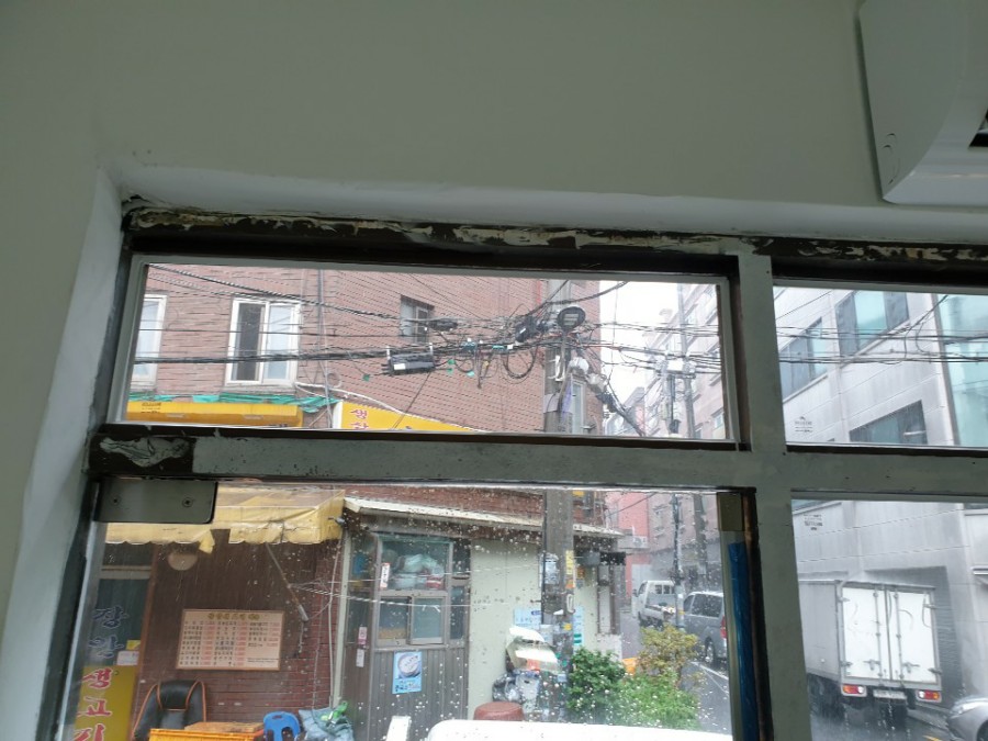 깔끔하게 마감된 실리콘 디테일