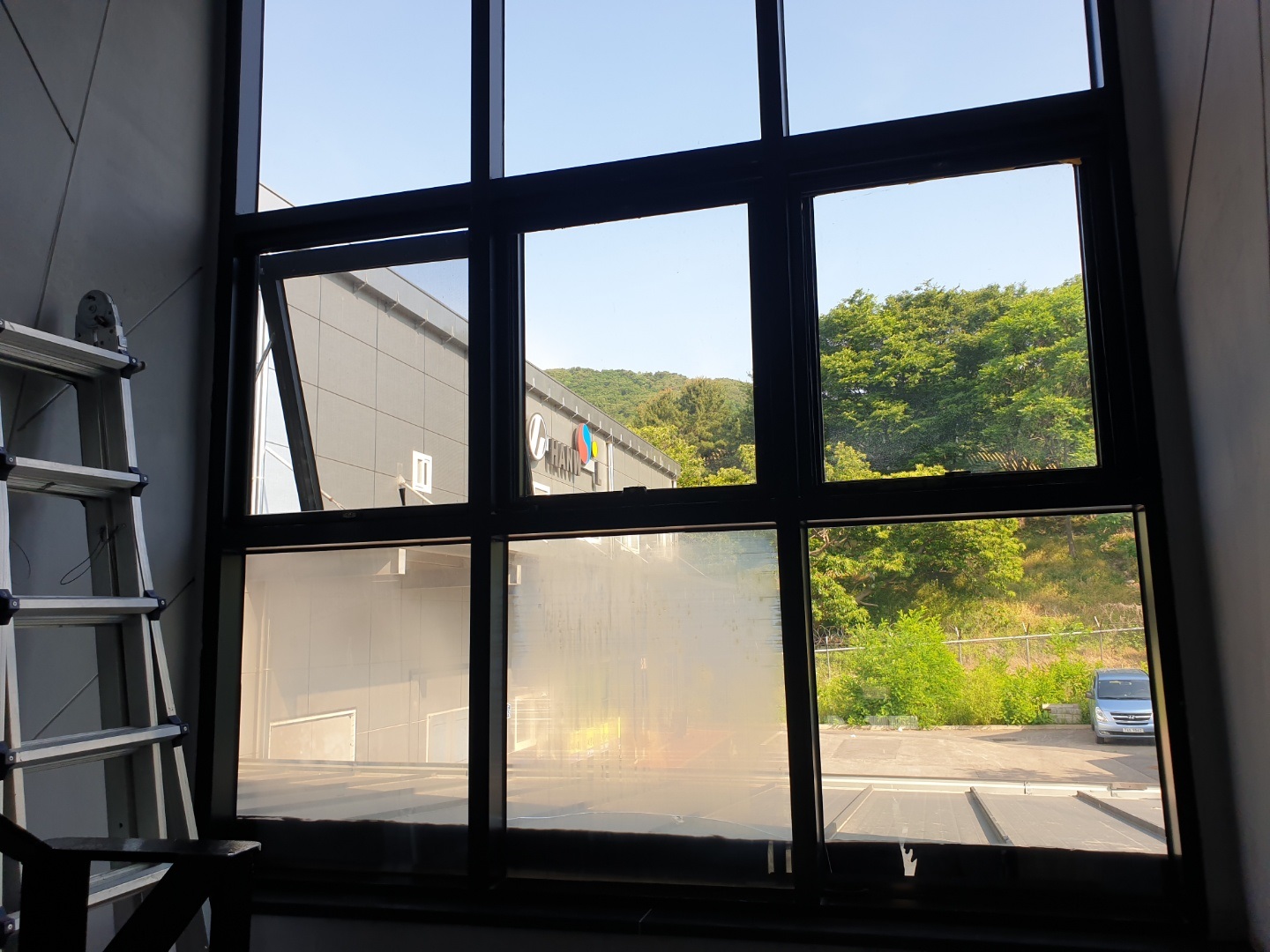 고양 카페 자동문 교체, 모터 없는 기계에 새 생명을 (강서구 출장 후기) 고양 카페 시공 전 깨진 유리와 들창 모습