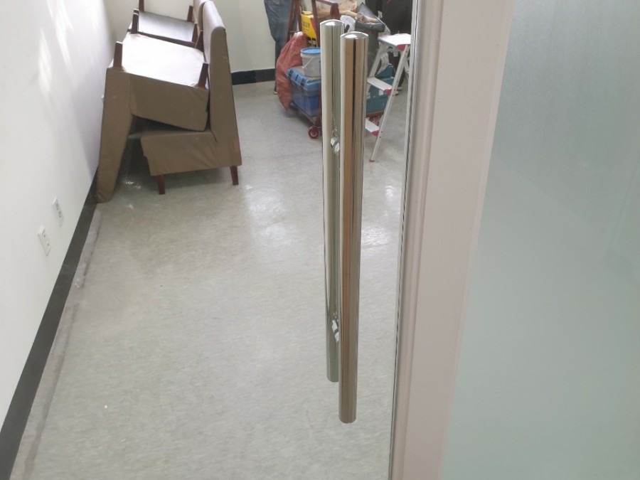 일산 정발산동 노인복지관 강화유리문, 칸막이 옆 신규 시공 후기 심플하고 견고한 일자 손잡이