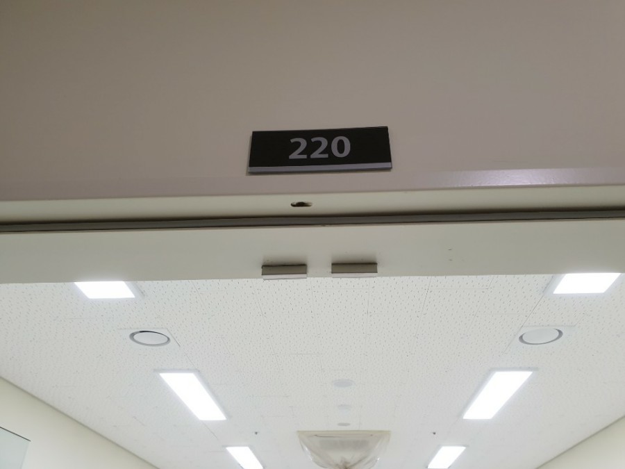 양쪽 문이 완벽하게 설치된 후의 모습