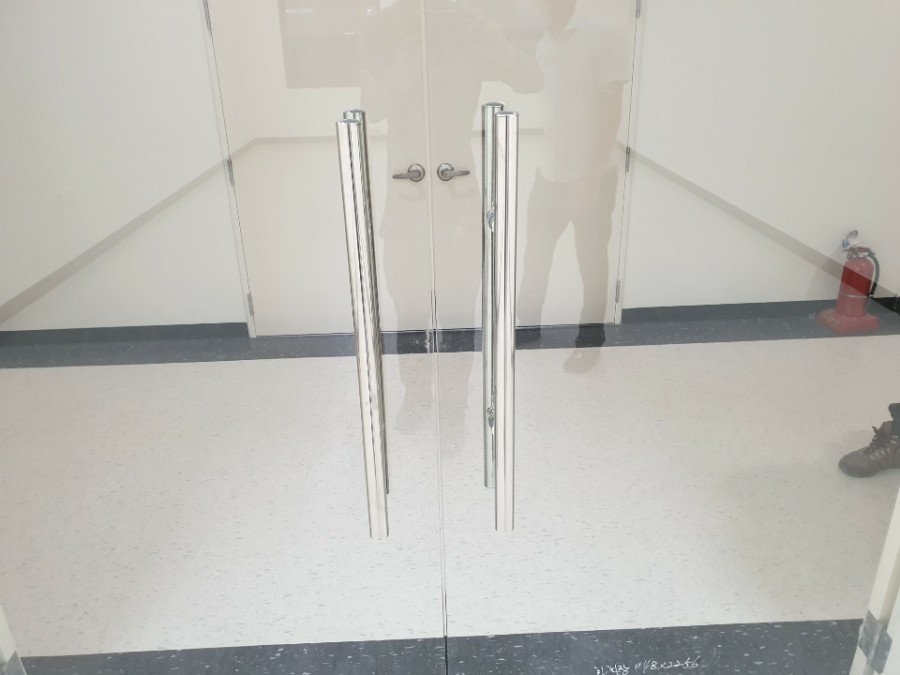 상단 프레임까지 완벽하게 고정된 모습