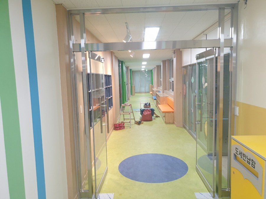 일산 고양시 덕양구 고양동 초등학교 강화도어 설치, 어린이 안전 손보호대까지 시공 후기 어린이 손끼임 방지를 위한 손보호대 시공