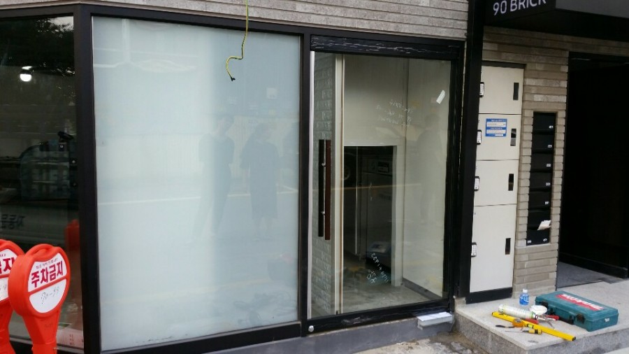 강화도어 설치 후 개방한 모습