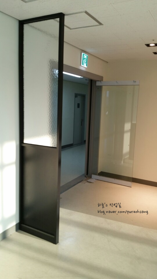 일산 사무실 강화도어 설치, 김포 출장 시공 전문 (방화문 추가 작업) 사무실 내부에서 바라본 강화도어 설치 완료 모습