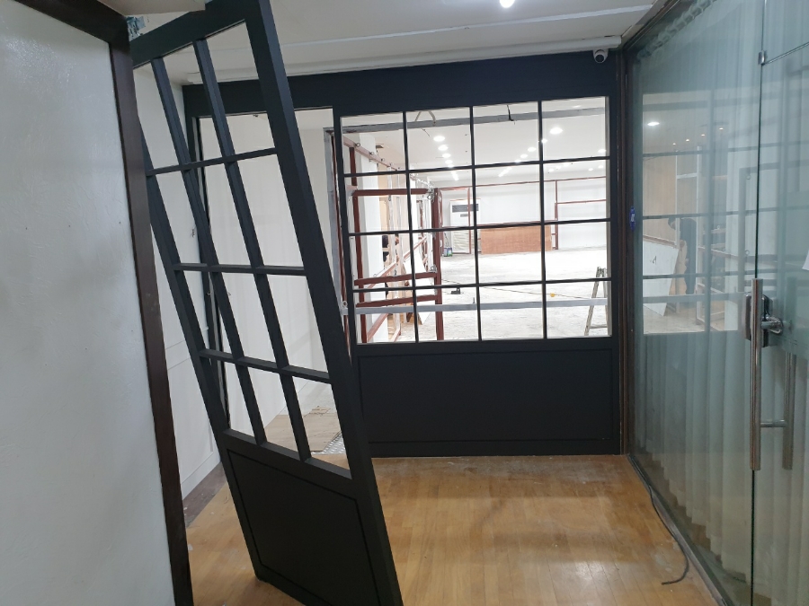 새로운 매장 입구가 될 가마찌도어 자동문 프레임