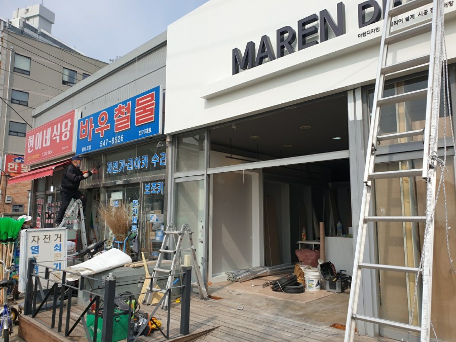 인천 효성동 상가 자동문 신규 시공으로 매장 첫인상 바꾸기 자동문 프레임 설치를 준비하는 효성동 현장