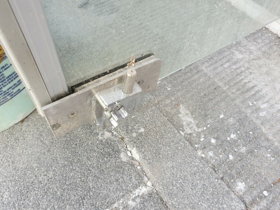 일산 정발산동 상가 강화도어, 개방감 넘치는 상하가네모 시공 후기 내부에서 본 편개 강화도어