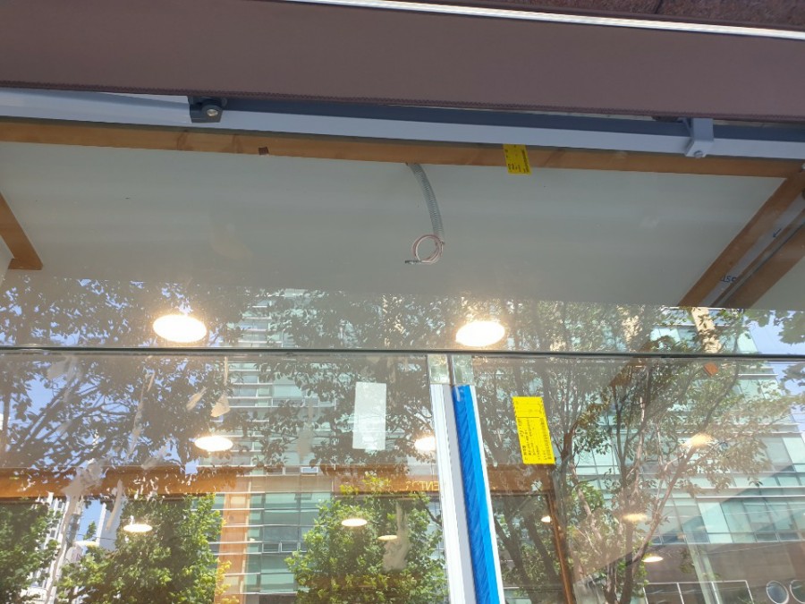 일산 정발산동 상가 강화도어, 개방감 넘치는 상하가네모 시공 후기 일반적인 강화도어(비교용)