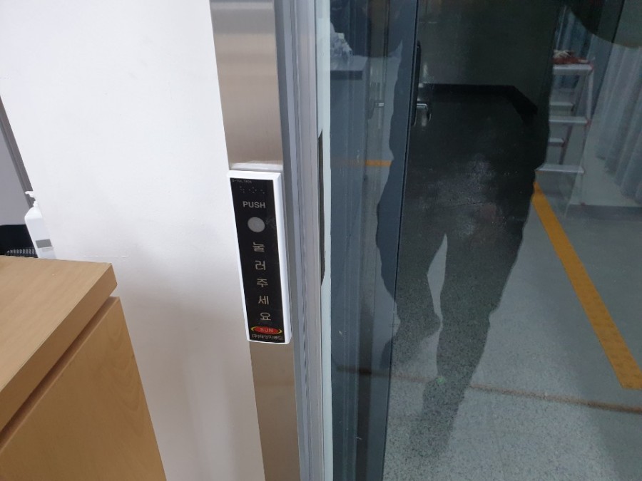 일산 정발산동 자동문 시공, 당일 자동문 수리처럼 신속 설치 후기 자동문 유리도어 설치 과정