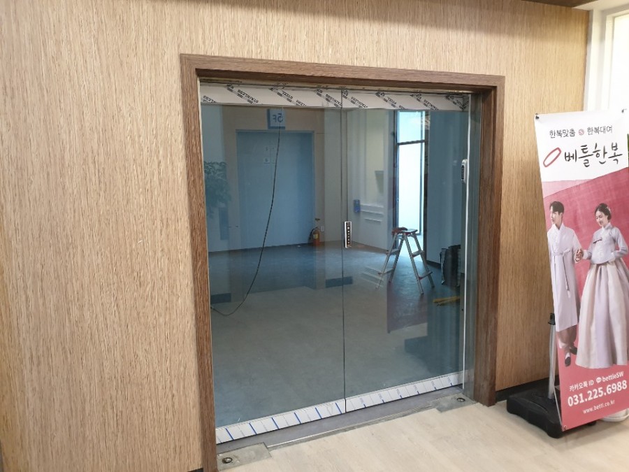 자동문 이탈방지 및 전원 차단 장치