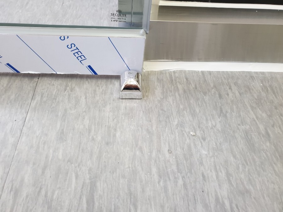 일산 정발산동 사무실 자동문 교체, 낡은 방화문 철거 후기 자동문 이탈 방지 장치 클로즈업 사진