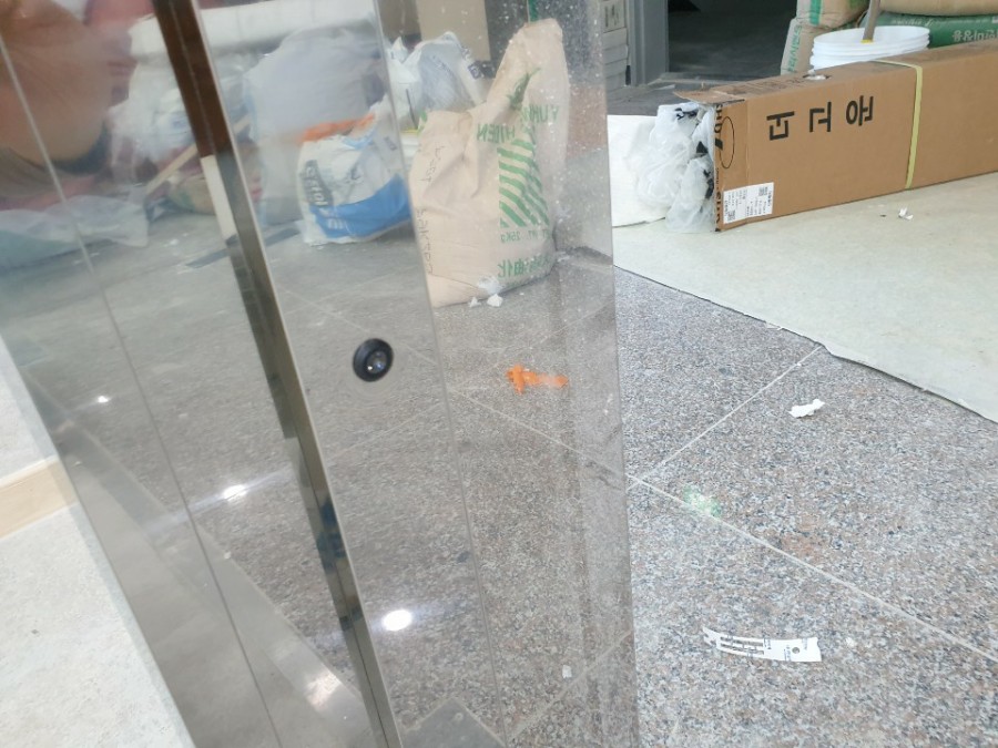 등촌동 자동문 수리, 병원 출입문 휠체어도 거뜬한 와이드 시공 후기 자동문 닫힘 충격 방지 고무
