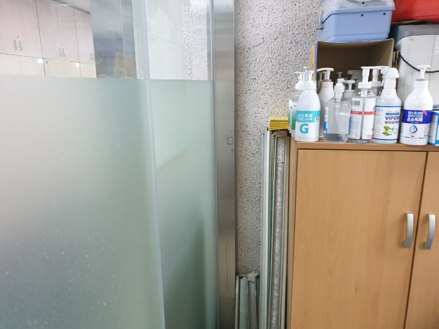 일산 상가 자동문 온오프스위치 추가 시공으로 편리함 UP! 일산 자동문 온오프 스위치 시공 전 모습